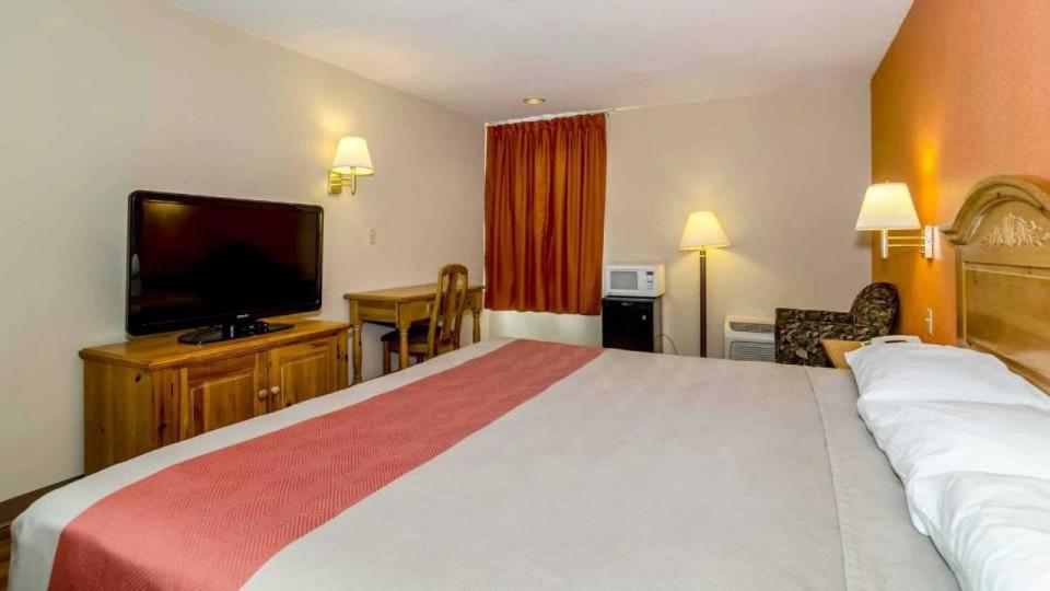 Motel 6-Newark, De Eksteriør billede