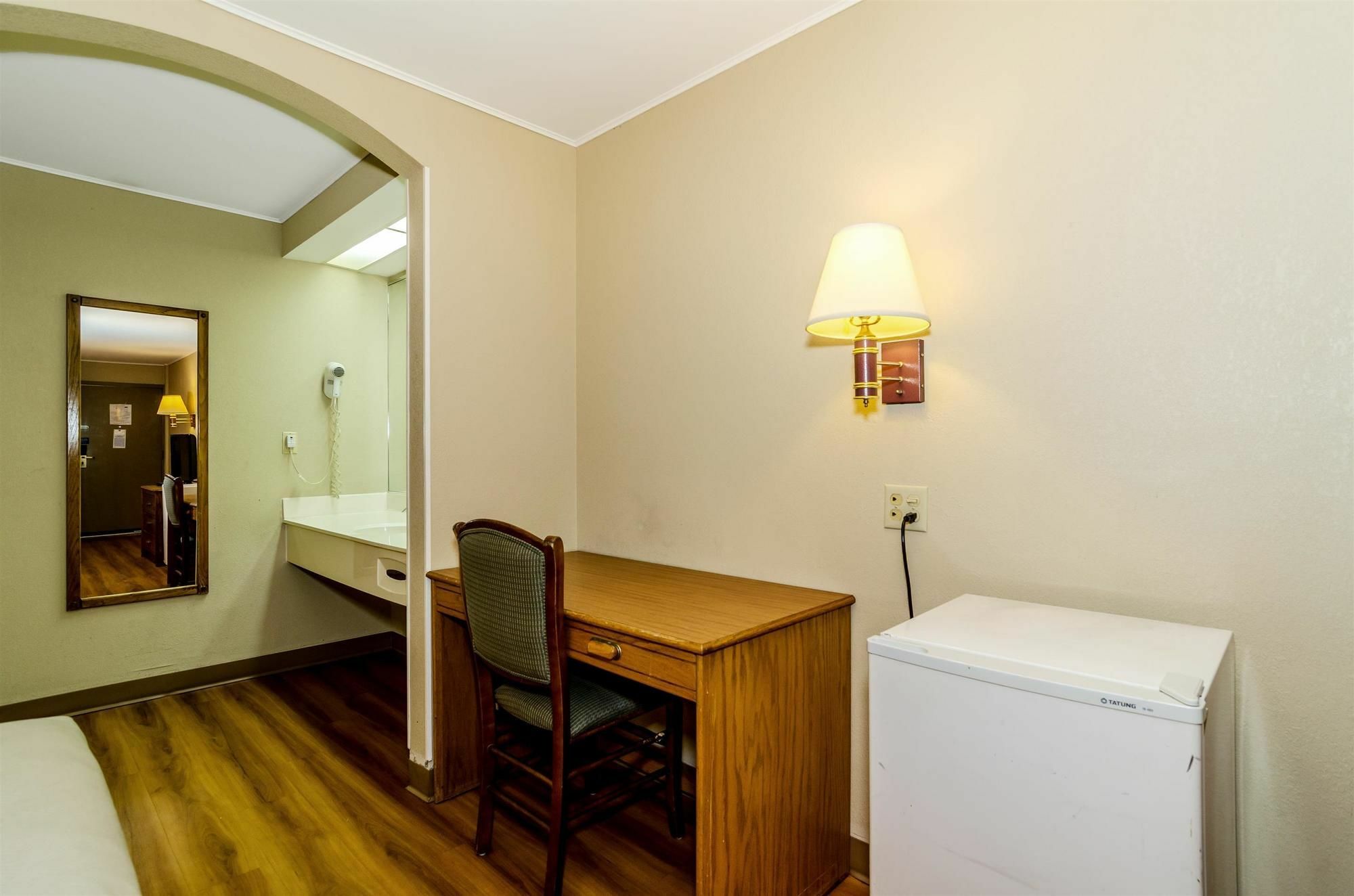 Motel 6-Newark, De Eksteriør billede