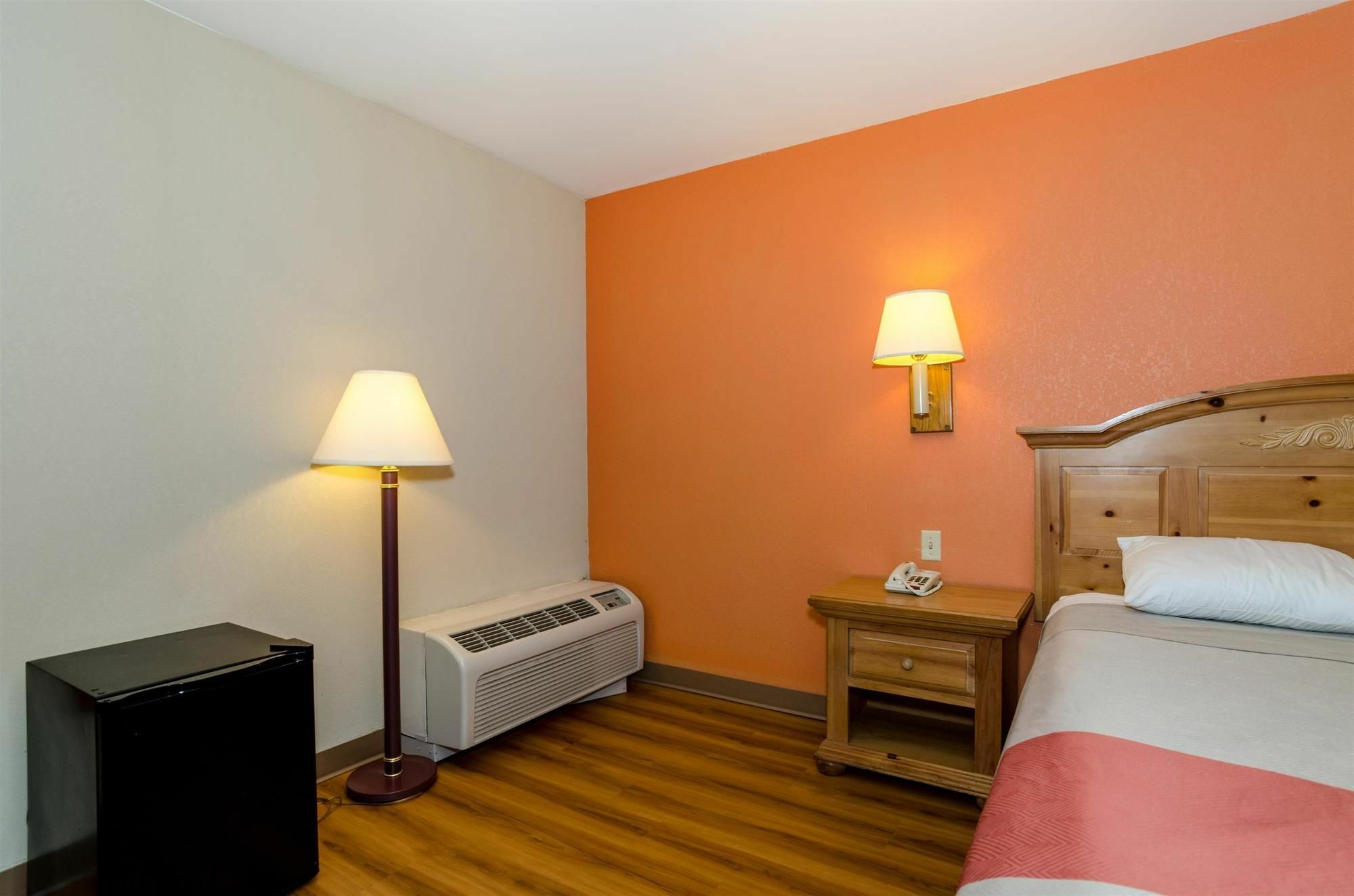 Motel 6-Newark, De Eksteriør billede