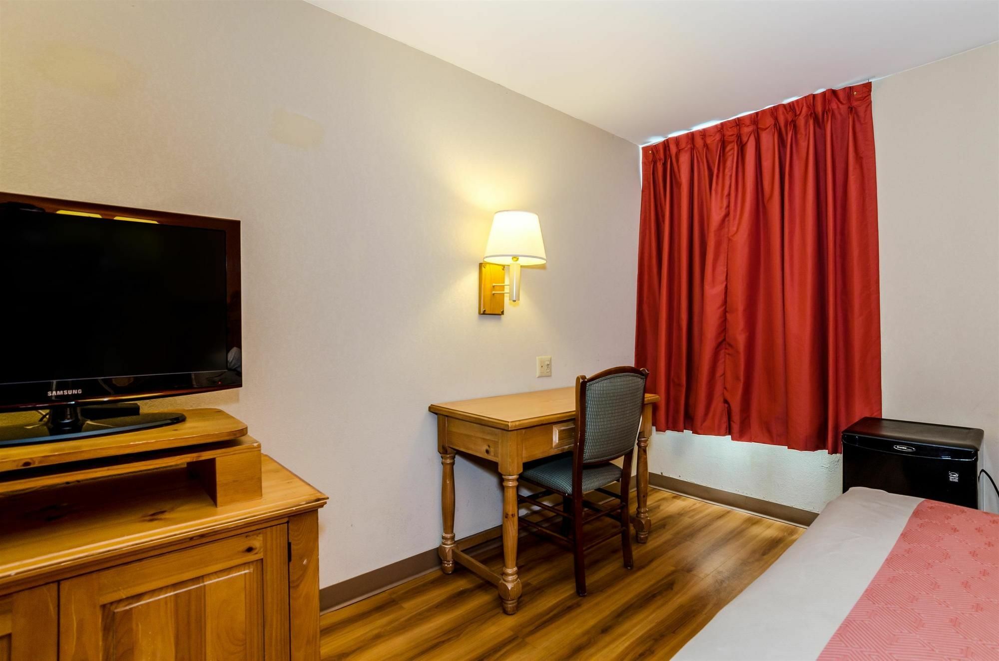 Motel 6-Newark, De Eksteriør billede