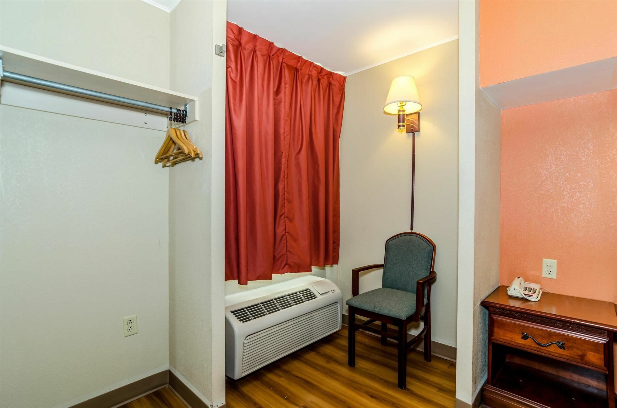 Motel 6-Newark, De Eksteriør billede